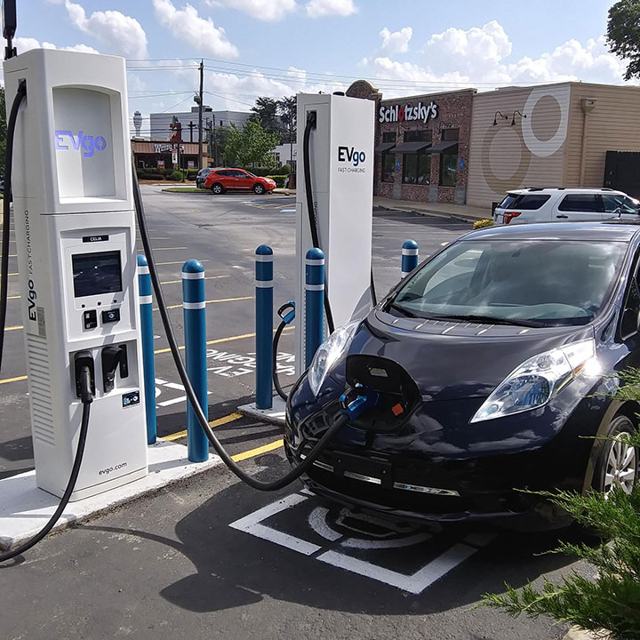 Nissan Leaf charging at Schlotzsky's