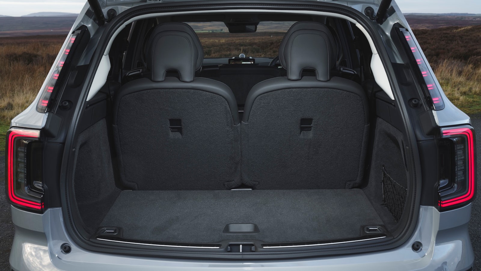 Open trunk of Volvo EX90