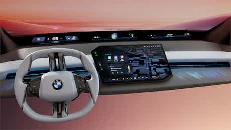 BMW i7 steering wheel and display