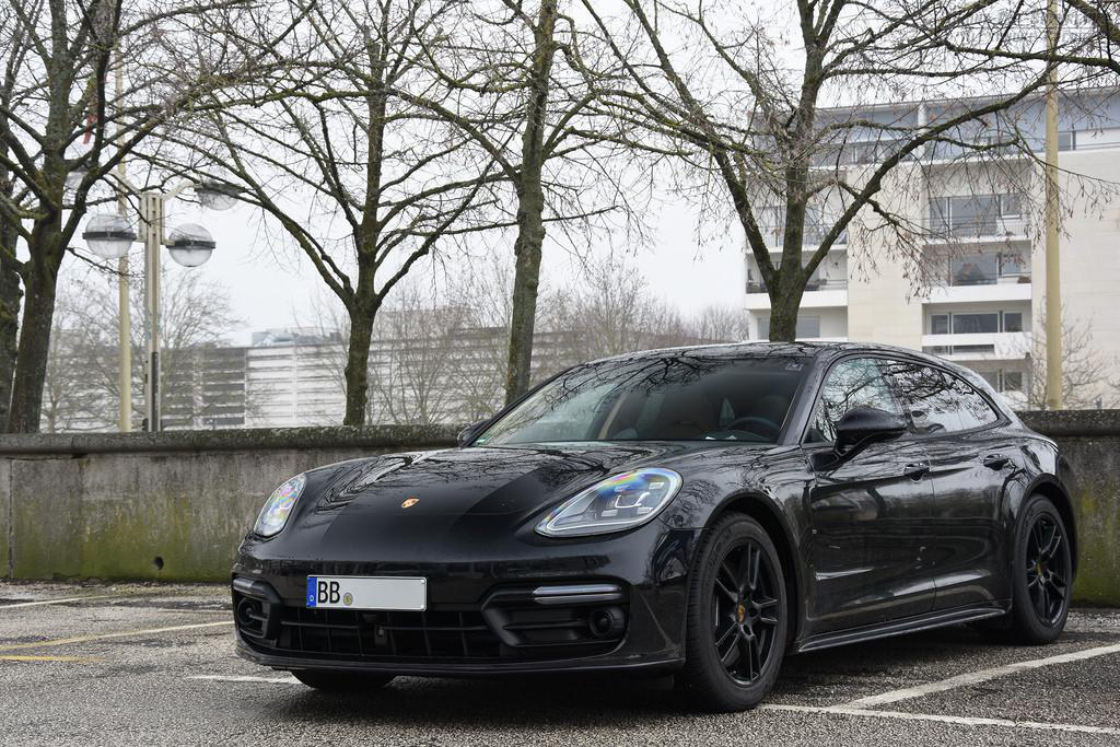 Black Porsche Panamera