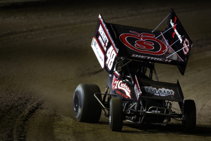 Modified Sprint Car racing on dirt