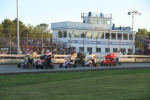 Sprint cars lined up racing