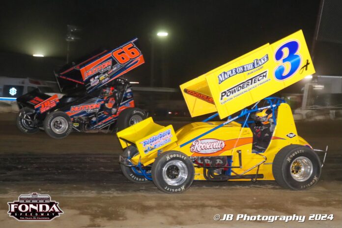 Sprint cars racing, dirt track