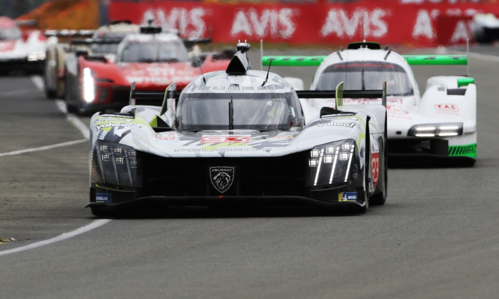 IndyCar racers competing on track