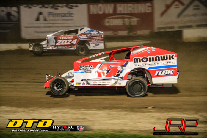 Sprint car racing at Holland Speedway