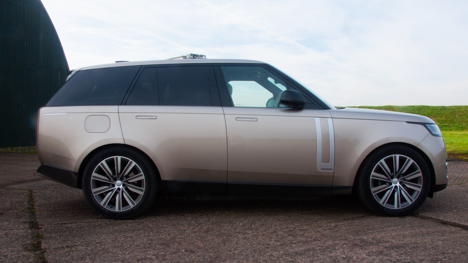 Gold Range Rover side profile