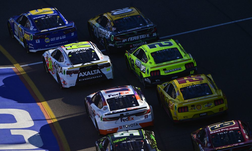 IndyCar racers competing at Phoenix track