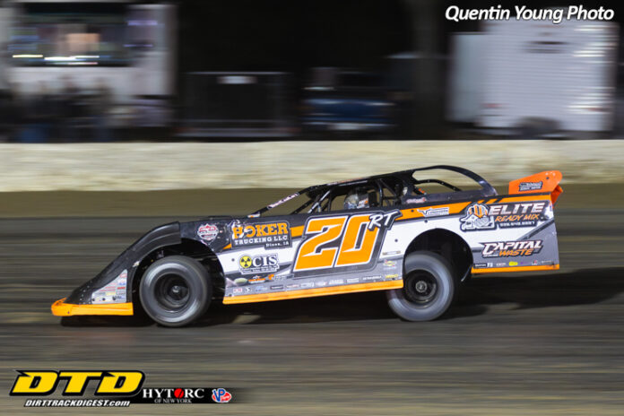 Ricky Thornton Jr racing on dirt