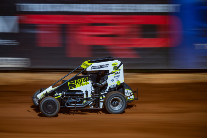 Sprint car racing at Millbridge Speedway