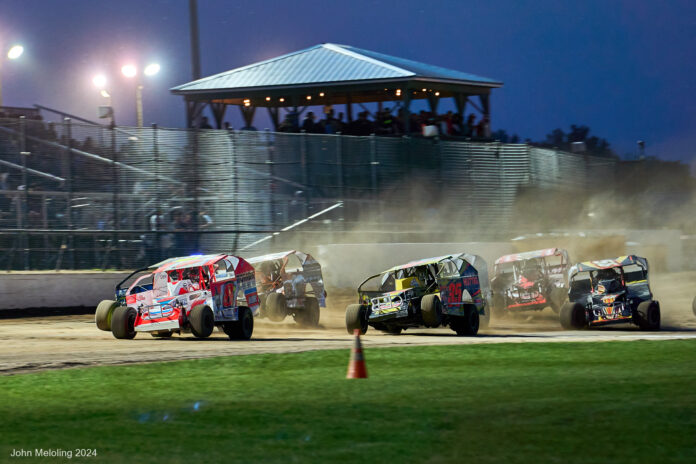 Sprint cars racing at Weedsport Speedway