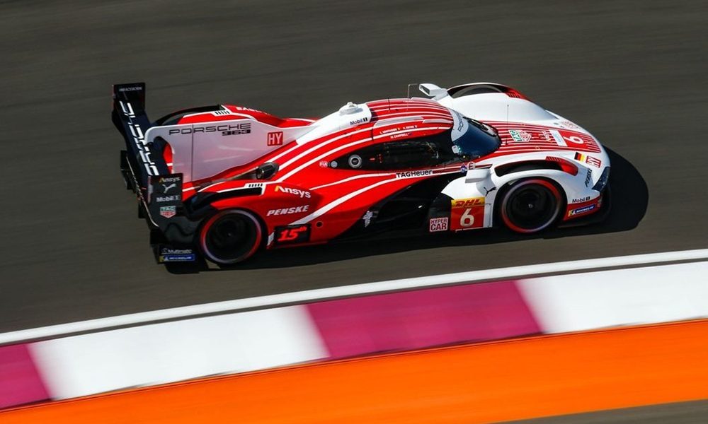 IndyCar in red and white livery