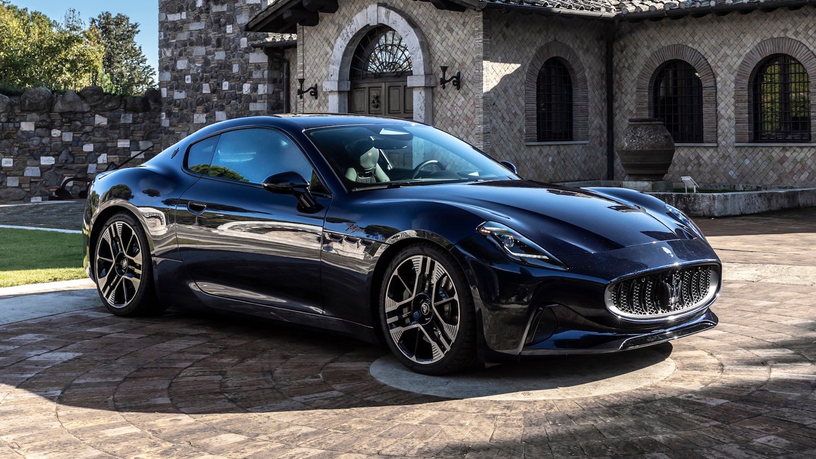 Blue Maserati GranTurismo Folgore front view