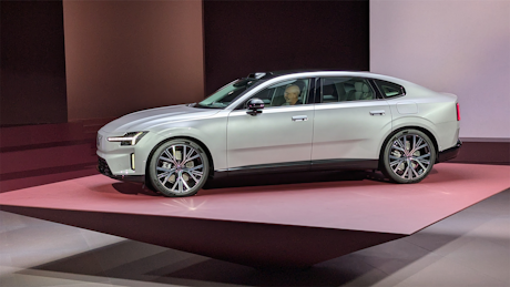 Front view of 2025 Volvo ES90