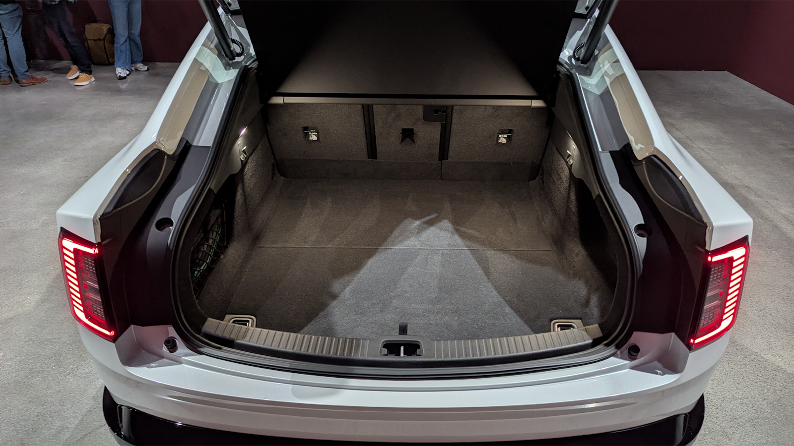 Volvo ES90 car boot compartment view